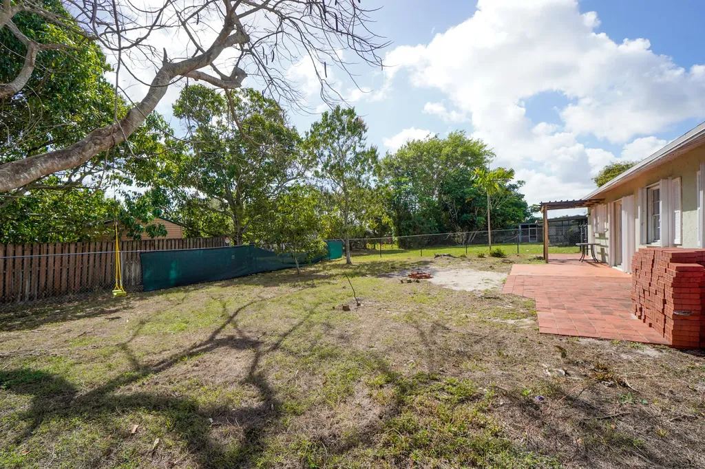 120 W Swan Parkway W Royal Palm Beach FL 33411