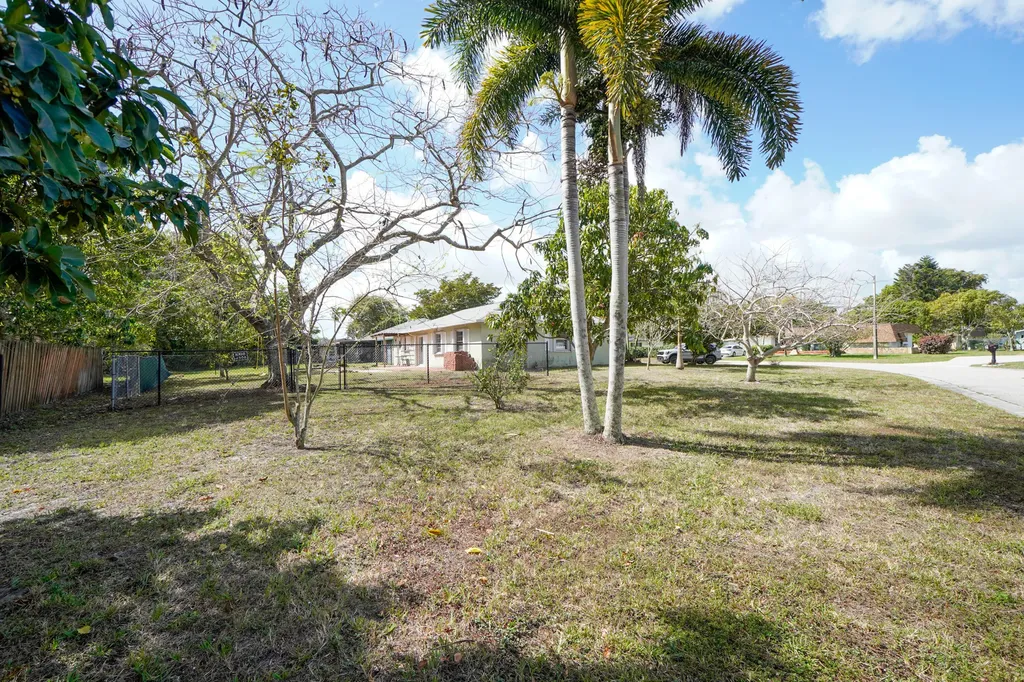 120 W Swan Parkway W Royal Palm Beach FL 33411
