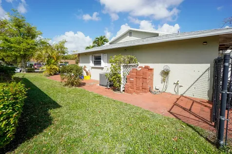 120 W Swan Parkway W Royal Palm Beach FL 33411