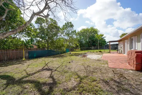120 W Swan Parkway W Royal Palm Beach FL 33411