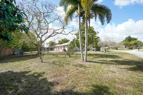 120 W Swan Parkway W Royal Palm Beach FL 33411