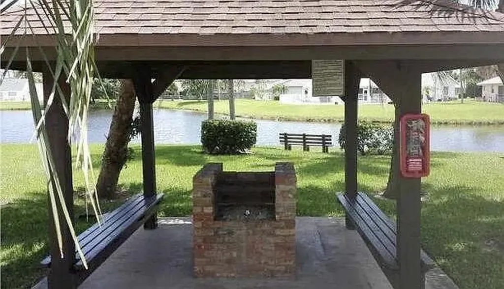80 Vía De Casas Norte Boynton Beach FL 33426