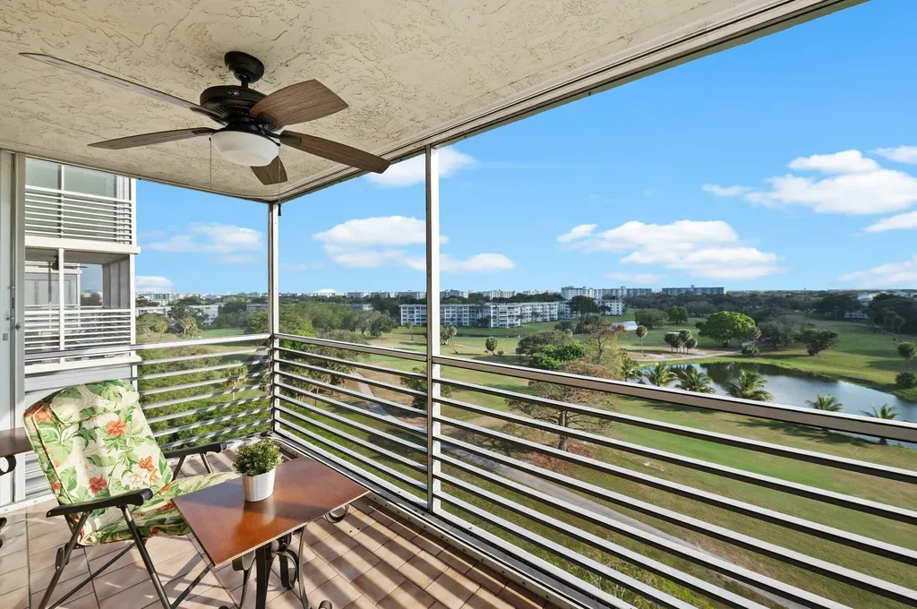 3520 Oaks Way Pompano Beach FL 33069