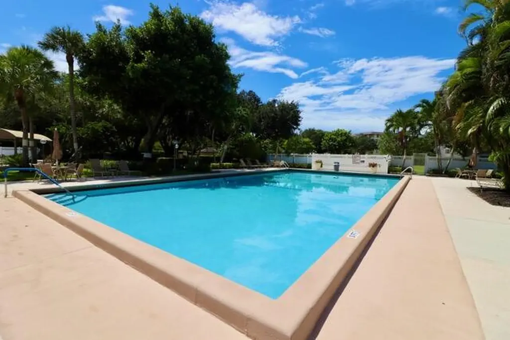 3520 Oaks Way Pompano Beach FL 33069