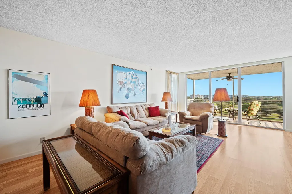 3520 Oaks Way Pompano Beach FL 33069