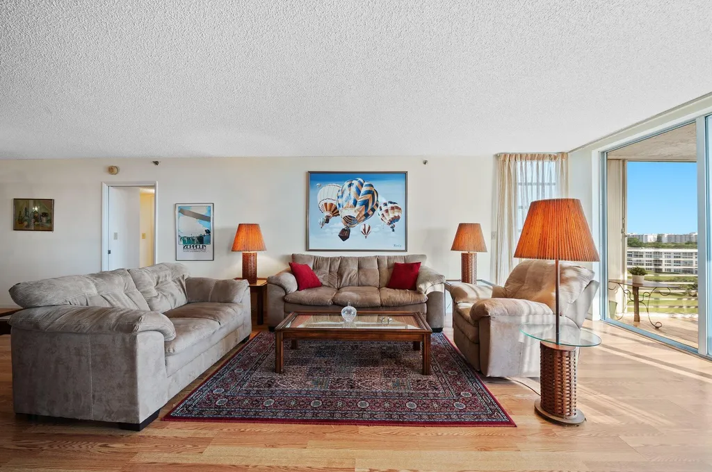 3520 Oaks Way Pompano Beach FL 33069