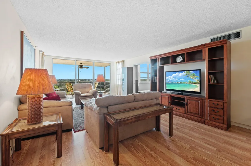 3520 Oaks Way Pompano Beach FL 33069