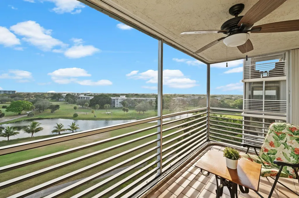 3520 Oaks Way Pompano Beach FL 33069