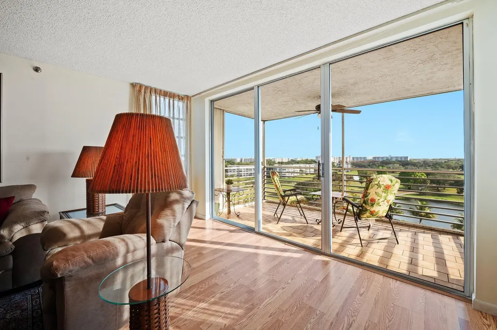 3520 Oaks Way Pompano Beach FL 33069
