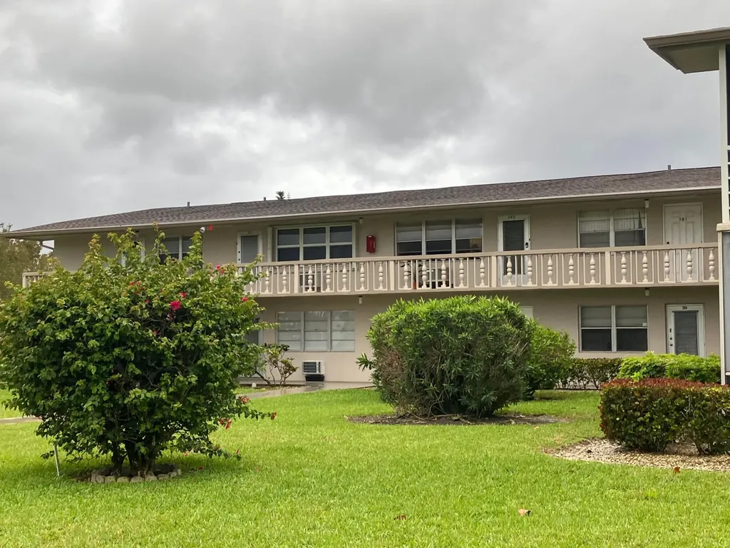 302 Northampton O West Palm Beach FL 33417
