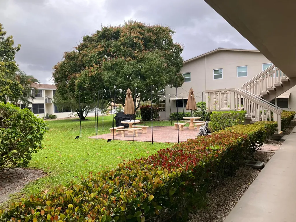 302 Northampton O West Palm Beach FL 33417