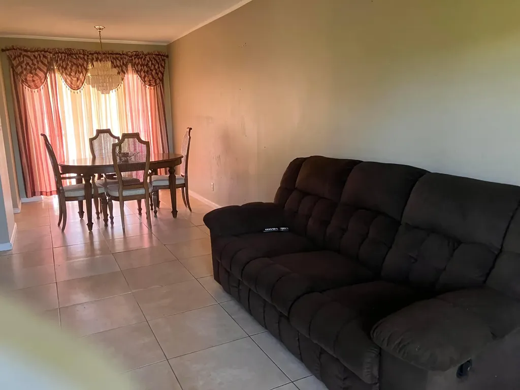17 Golfs Edge West Palm Beach FL 33417