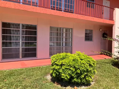 17 Golfs Edge West Palm Beach FL 33417