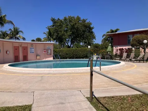 17 Golfs Edge West Palm Beach FL 33417
