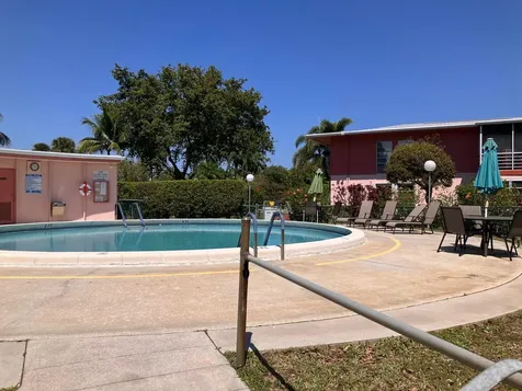 17 Golfs Edge West Palm Beach FL 33417