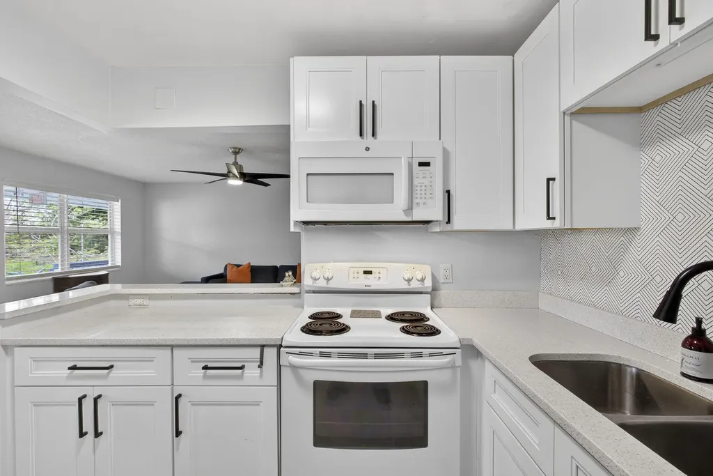155 Windsor G West Palm Beach FL 33417