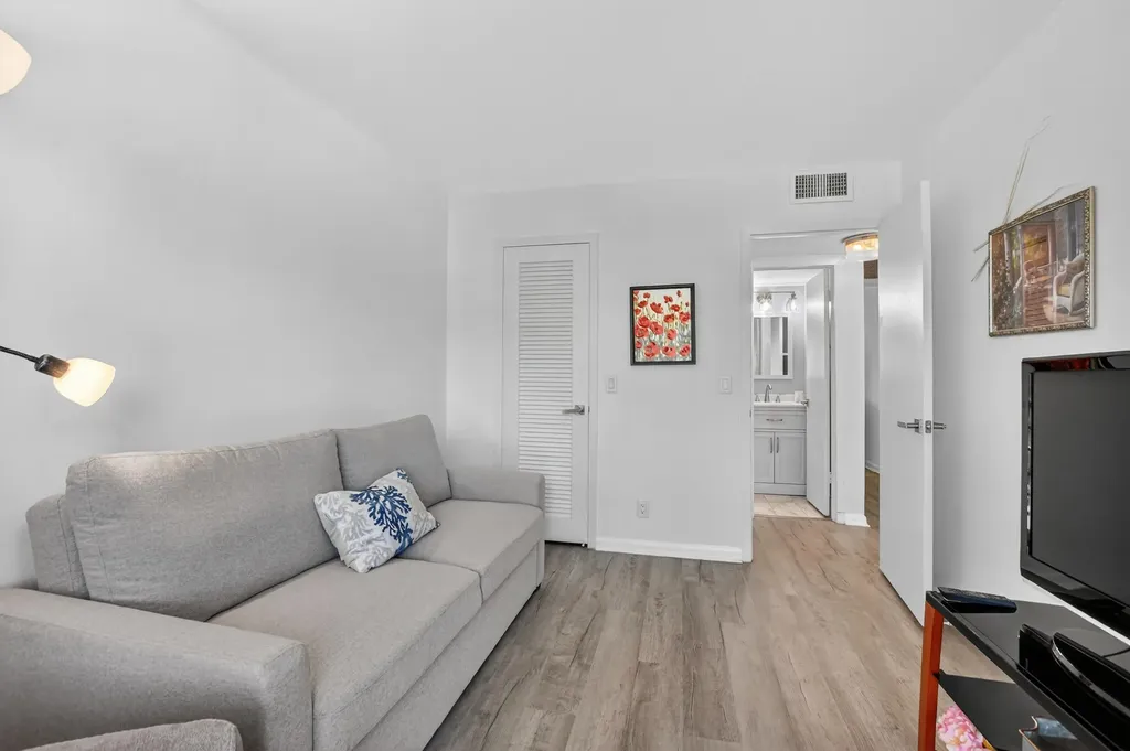 150 Mansfield D Boca Raton FL 33434
