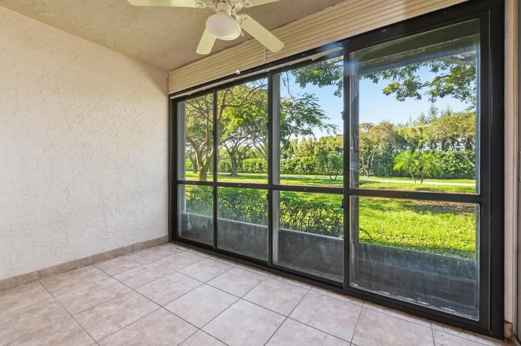 6865 Huntington Lane Delray Beach FL 33446