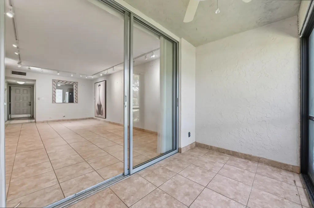 6865 Huntington Lane Delray Beach FL 33446