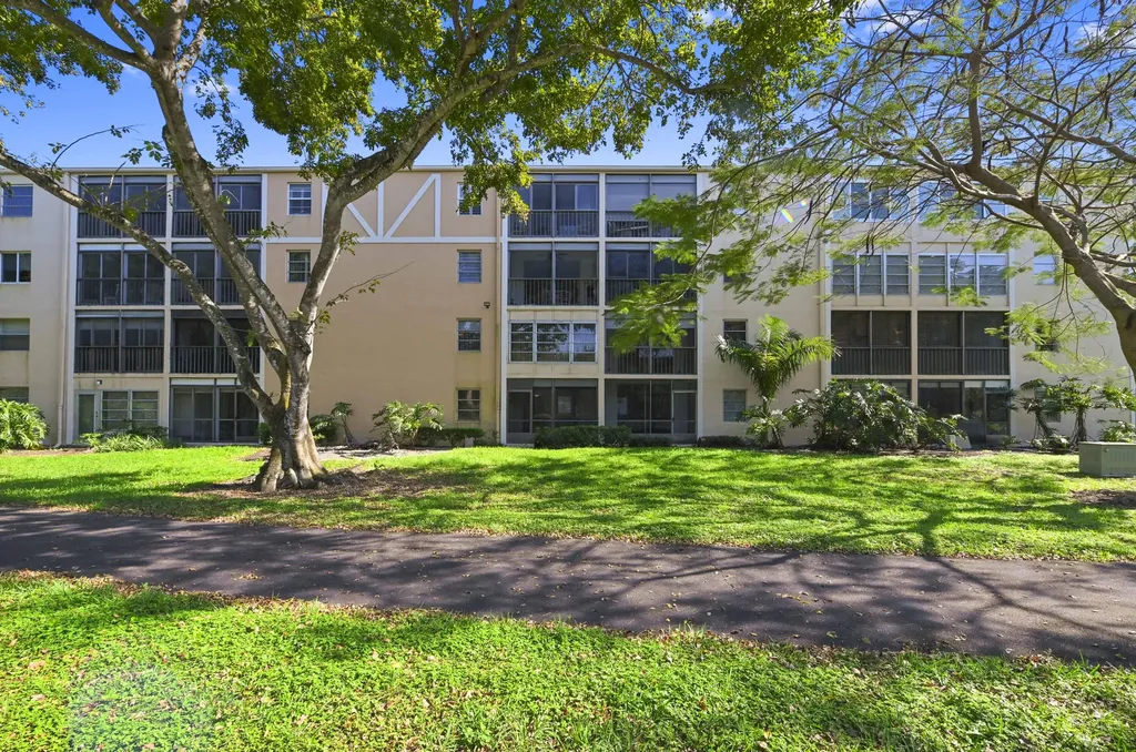 6865 Huntington Lane Delray Beach FL 33446