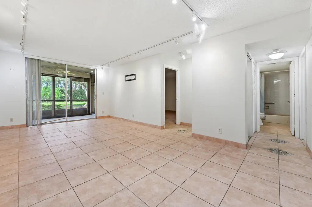 6865 Huntington Lane Delray Beach FL 33446