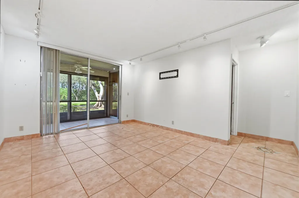 6865 Huntington Lane Delray Beach FL 33446