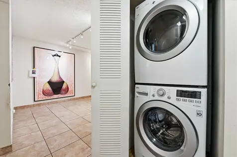 6865 Huntington Lane Delray Beach FL 33446