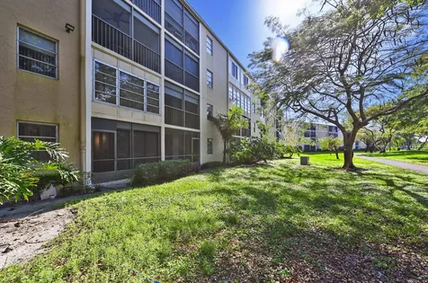 6865 Huntington Lane Delray Beach FL 33446