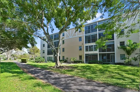 6865 Huntington Lane Delray Beach FL 33446