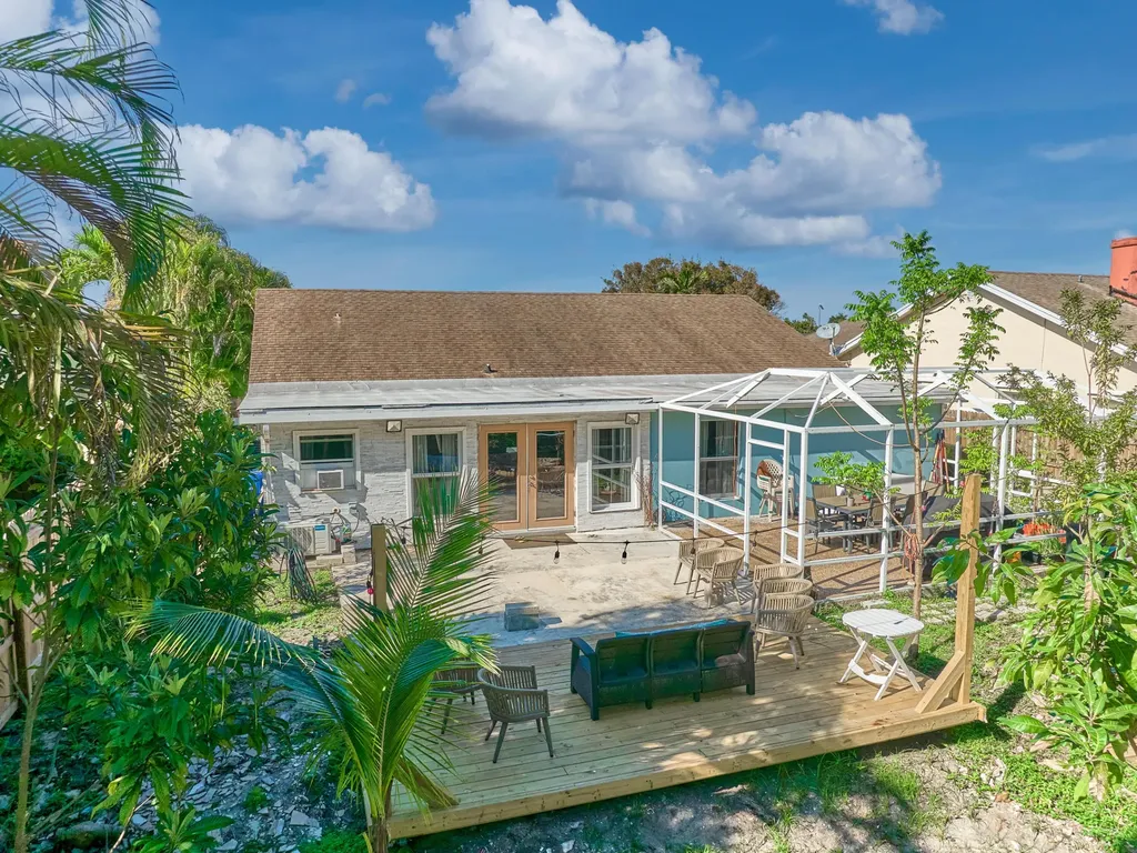 9020 SW 8th Street Boca Raton FL 33433