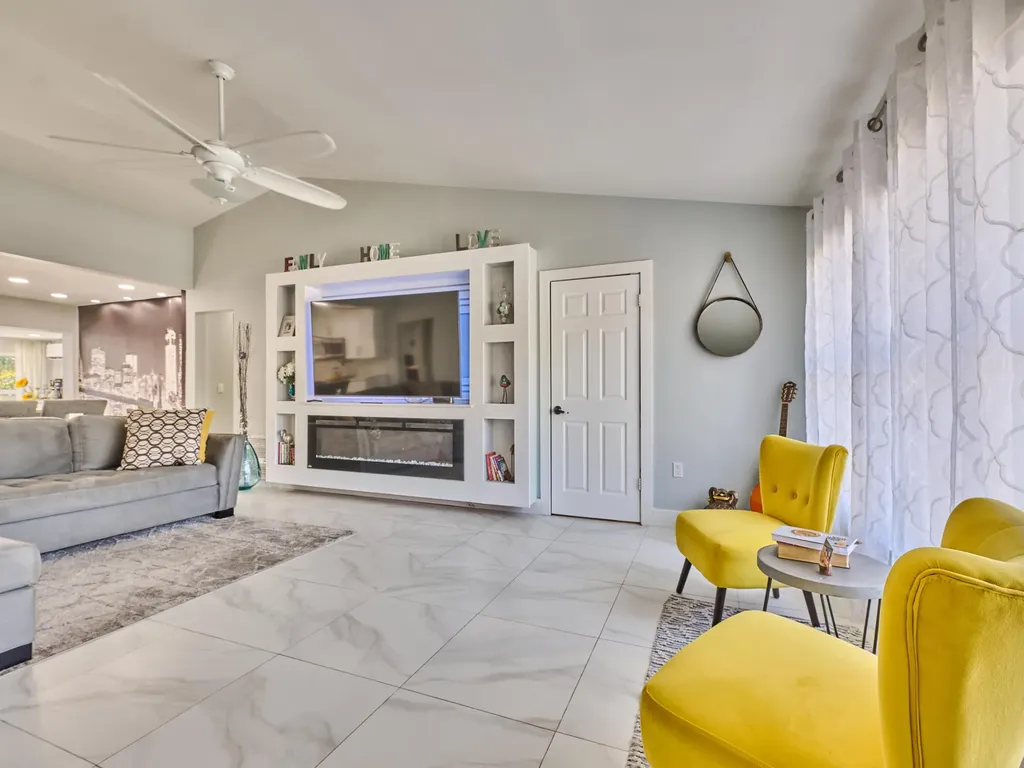 9020 SW 8th Street Boca Raton FL 33433