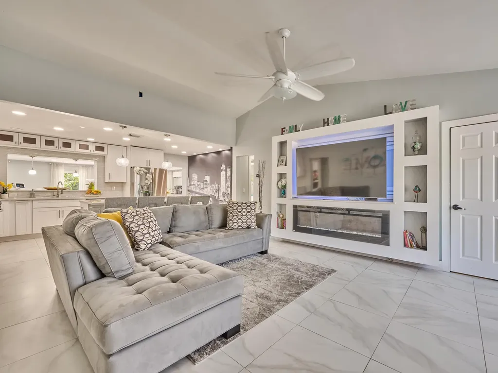 9020 SW 8th Street Boca Raton FL 33433