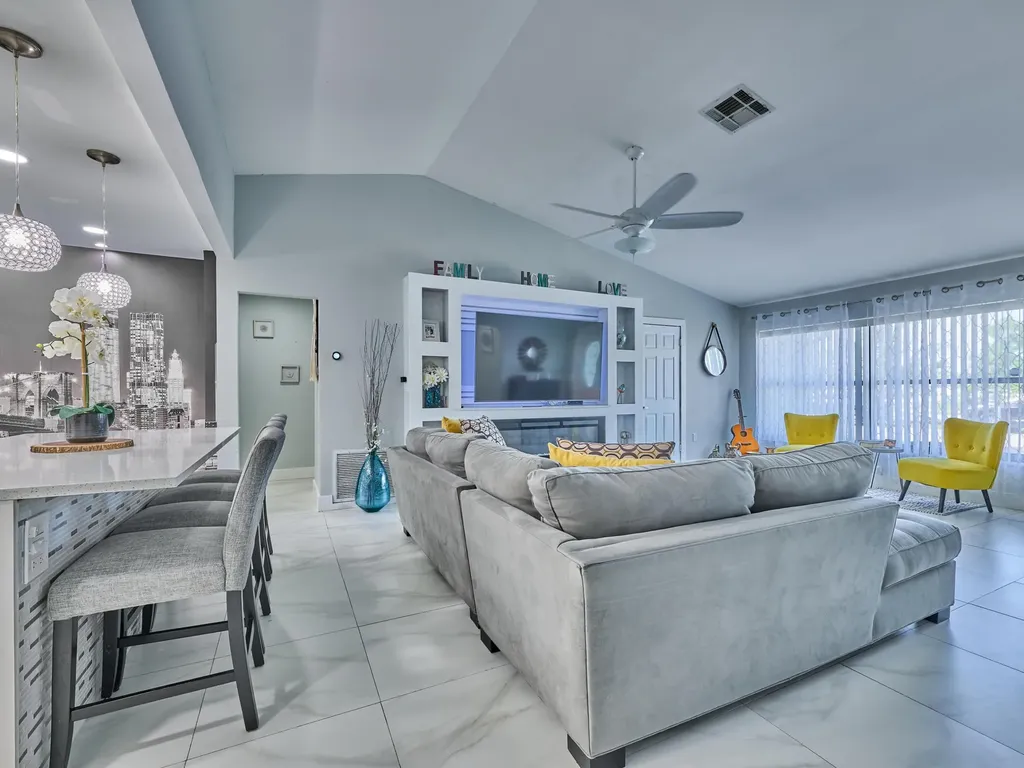 9020 SW 8th Street Boca Raton FL 33433