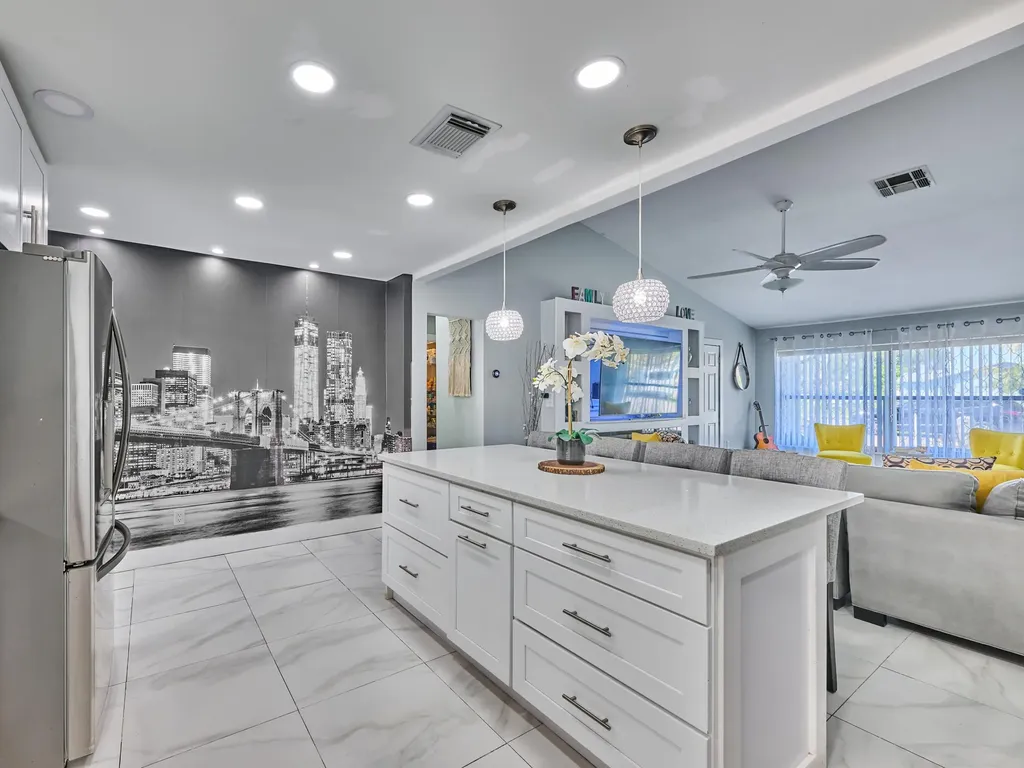 9020 SW 8th Street Boca Raton FL 33433