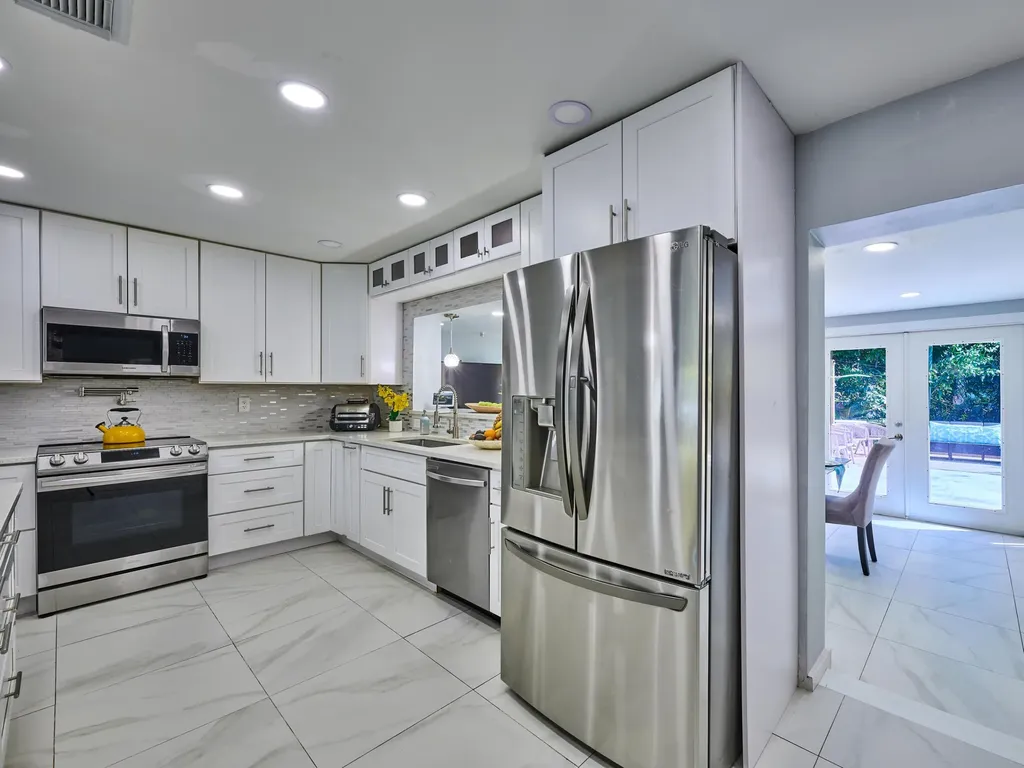 9020 SW 8th Street Boca Raton FL 33433