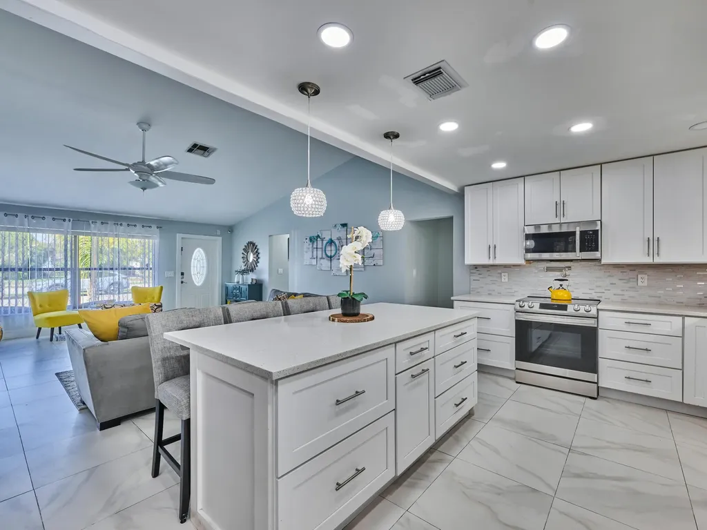 9020 SW 8th Street Boca Raton FL 33433