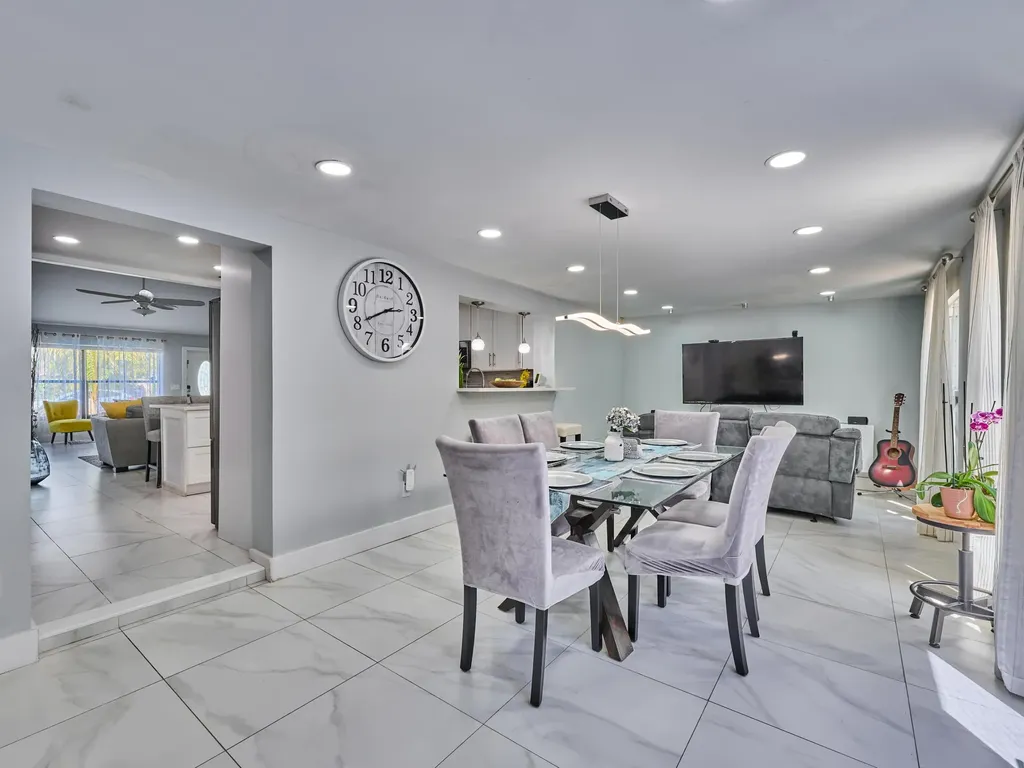 9020 SW 8th Street Boca Raton FL 33433