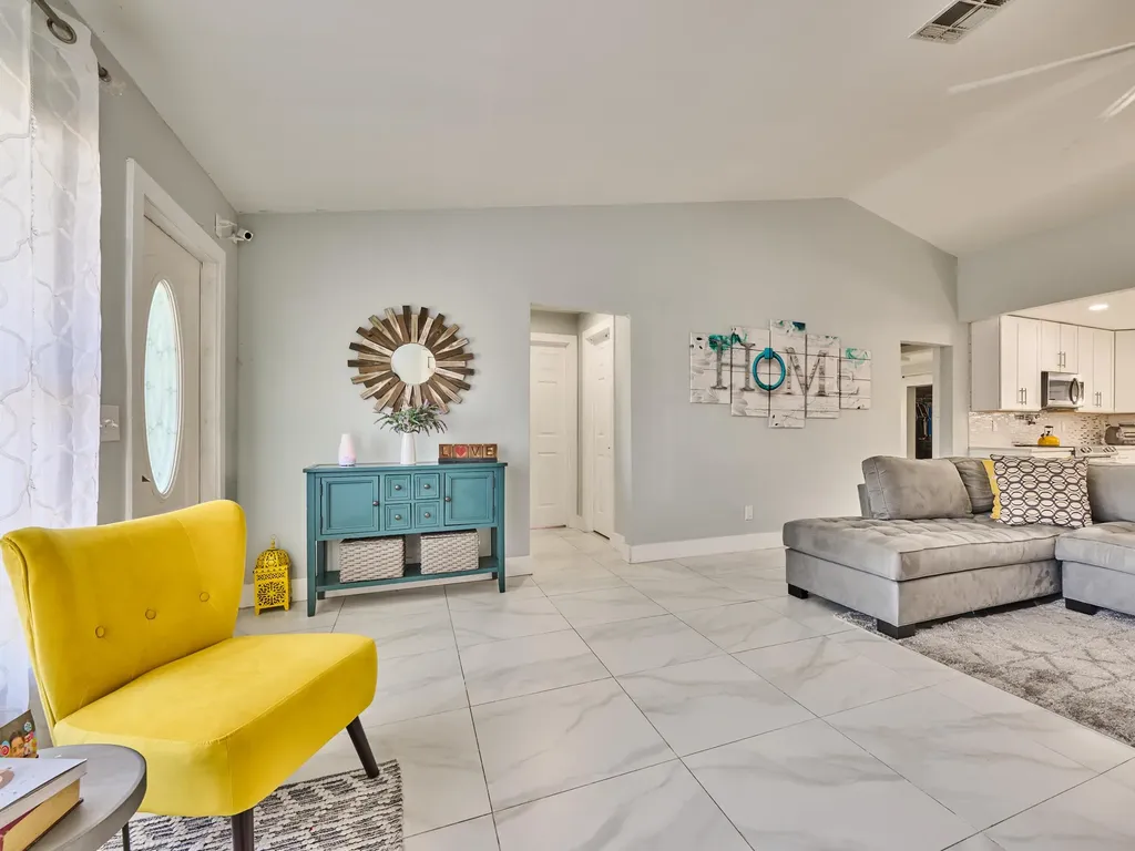 9020 SW 8th Street Boca Raton FL 33433