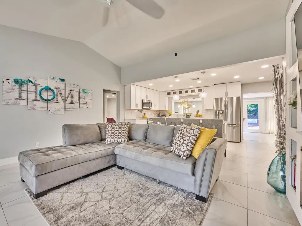 9020 SW 8th Street Boca Raton FL 33433