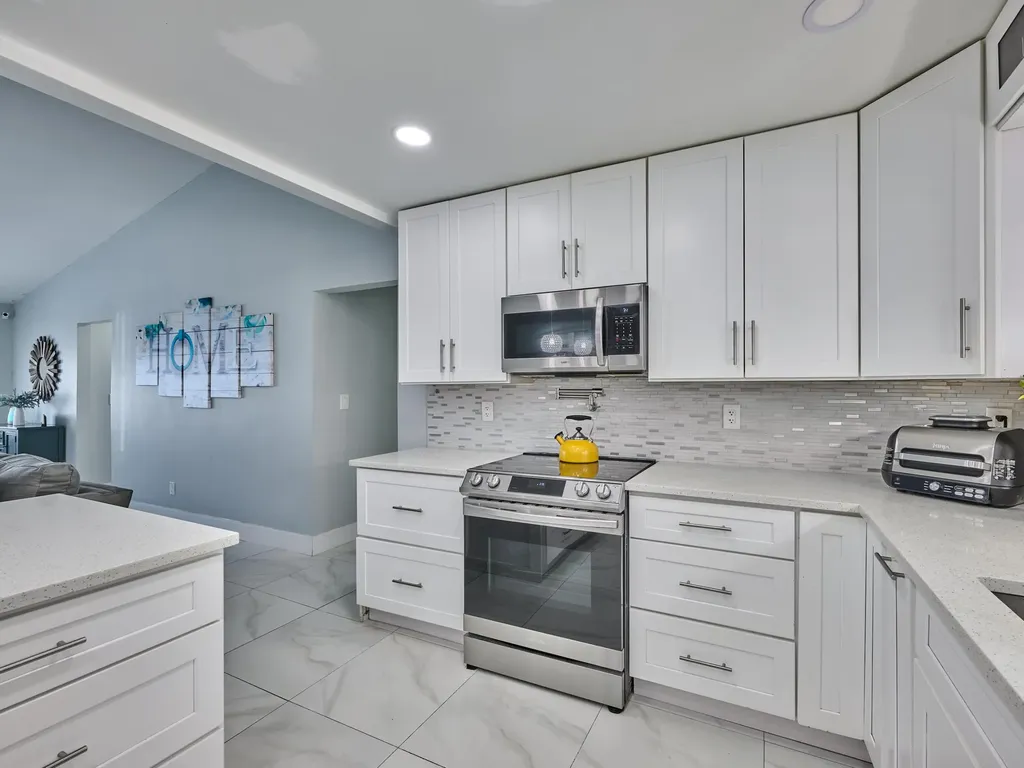 9020 SW 8th Street Boca Raton FL 33433