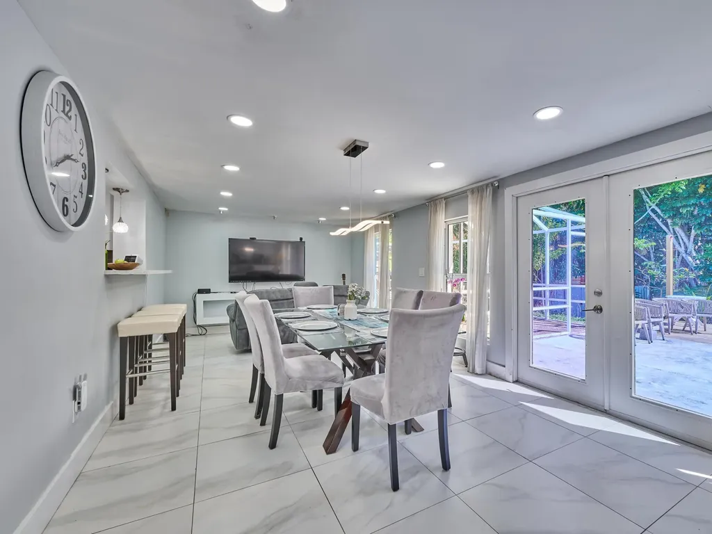 9020 SW 8th Street Boca Raton FL 33433