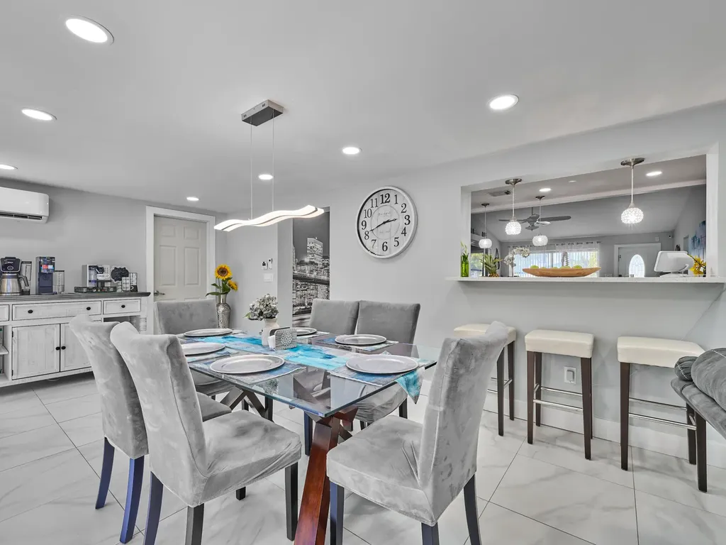 9020 SW 8th Street Boca Raton FL 33433