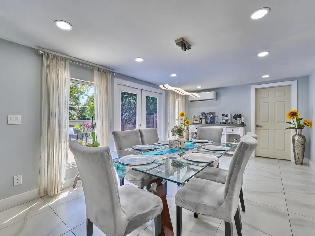 9020 SW 8th Street Boca Raton FL 33433