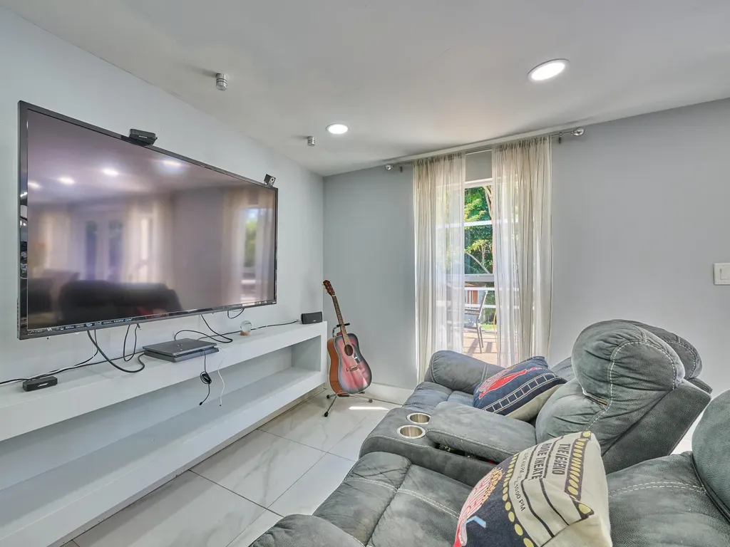 9020 SW 8th Street Boca Raton FL 33433