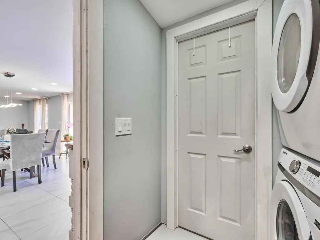 9020 SW 8th Street Boca Raton FL 33433