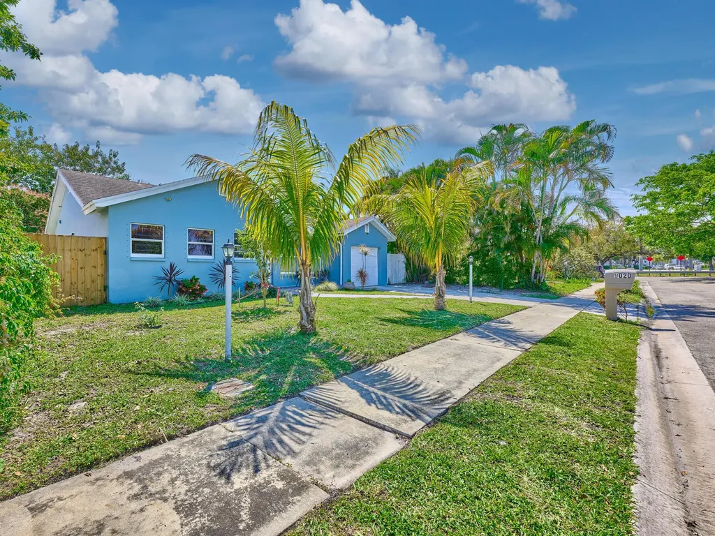 9020 SW 8th Street Boca Raton FL 33433