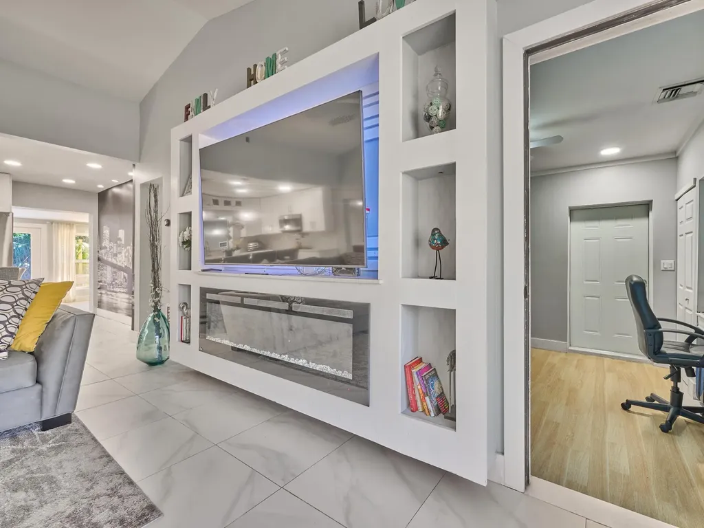 9020 SW 8th Street Boca Raton FL 33433