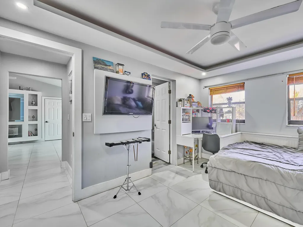 9020 SW 8th Street Boca Raton FL 33433