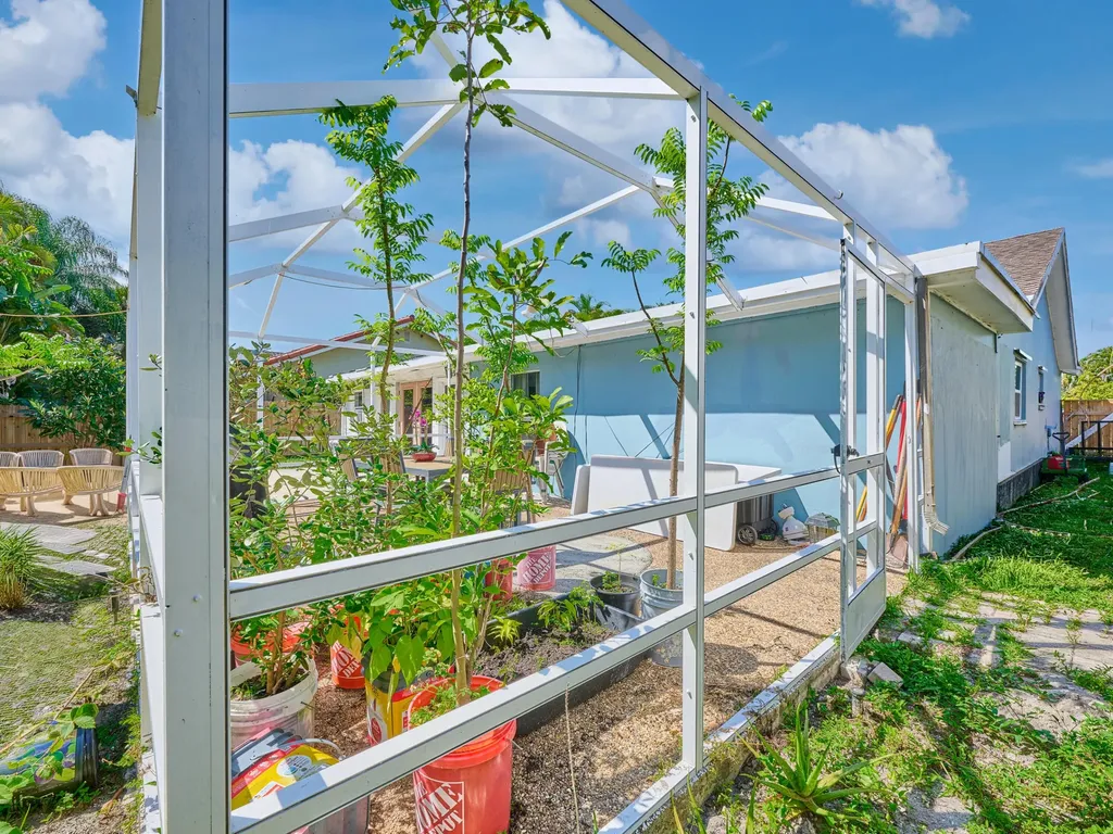 9020 SW 8th Street Boca Raton FL 33433