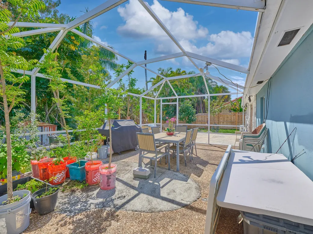 9020 SW 8th Street Boca Raton FL 33433